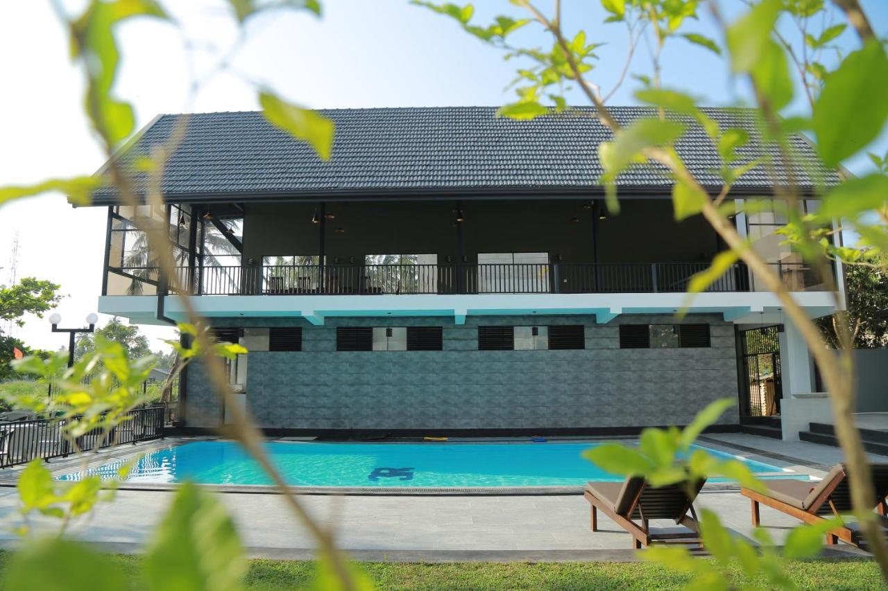 3R Resort Negombo Esterno foto