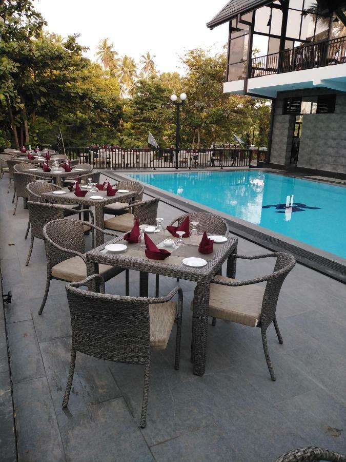 3R Resort Negombo Esterno foto